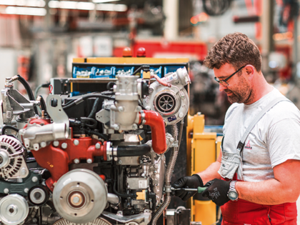 Die Deutz AG baut Motoren von 19 bis 620 kW mit 5.000 Mitarbeitenden weltweit.
