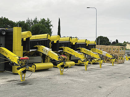 Fertige Maschinen warten in Italien auf die Auslieferung.