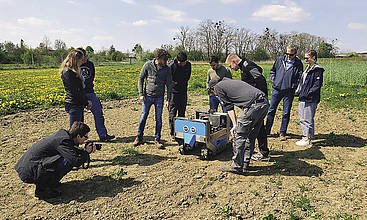 KI-basierter Roboter unterstützt beim Zuckerrübenanbau – Erster Testlauf auf der Lehr- und Forschungsstation Gut Wilmersdorf (Brandenburg).
