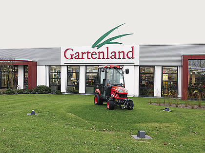 1) Der Eingangsbereich der Gartenland GmbH in Zeven-Aspe.