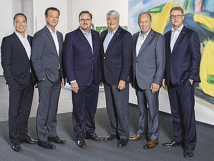 Die Führungsspitze der Krone Holding stellt sich neu auf: Dr. Stefan Binnewies, Dr. David Frink, Bernard Krone, Philip Freiherr von dem Bussche (Vorsitzender des Krone Aufsichtsrats), Alfons Veer und Ole Klose (v. l.).