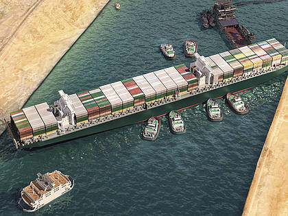 Ende März 2021 war im Suezkanal das Containerschiff „Ever Given“ auf Grund gelaufen. Hier eine Animation. Sechs Tage blockierte das 400 Meter lange Frachtschiff den Kanal, woraufhin sich die Durchfahrt Hunderter Schiffe verzögerte und die Lieferketten weiter strapazierte.