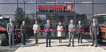 Reform: Kunden-Mitarbeiter-Center feierlich eröffnet