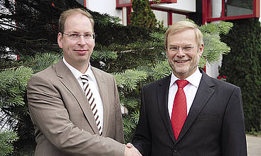 Wechsel im Ressort Entwicklung bei der Müller Elektronik: Carsten Jochheim (links) übernimmt die Geschäftsführung von Rudolf Buschmeier.
Müller-Elektronik
