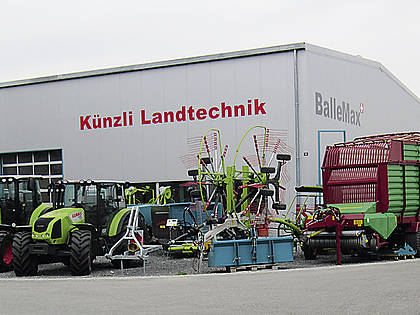 BalleMax‘ Zuhause: Der neue Firmensitz der Künzli
Landtechnik mit der Landmaschinenwerkstatt im schweizer Bernhardszell.