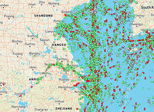 Dieser Screenshot von der Internetseite Marine Traffic zeigt das Schiffsaufkommen vor der chinesischen Ostküste mit Shanghai.