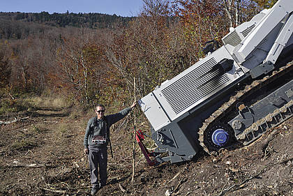 Ukraine: Schweizer Digger räumt mit Minen auf