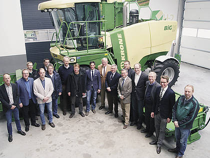 Der DEULA Bundesverband mit Geschäftsführern aus dem gesamten Bundesgebiet informierte sich bei Krone in Spelle über das Thema Landwirtschaft 4.0.