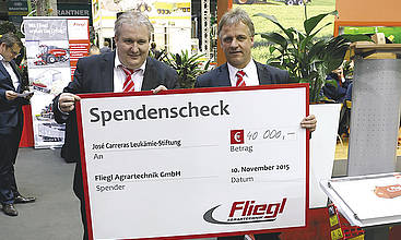 Urs Ledermann von der Serco Landtechnik AG aus der Schweiz, (links) hier mit Josef Fliegl jun. .
