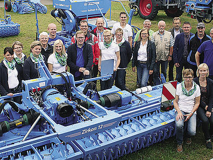 Das Team der Tarmstedter Ausstellung um Geschäftsführer Dirk Gieschen (Mitte im blauen Hemd) kann zufrieden in die Sommerpause gehen.