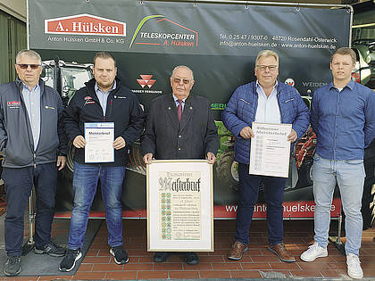 Drei Meister in der Familie: Michel, Hans und Klaus Hülsken. Es gratulieren Wolfgang (l.) und Alexander Hülsken (r.).