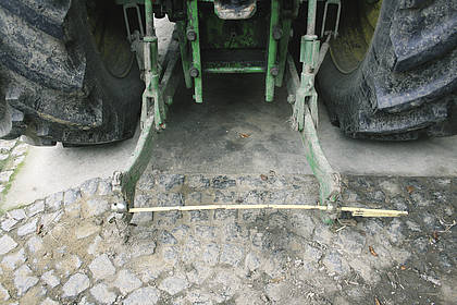Angehängte und angebaute Arbeitsgeräte: Richtig angebaut heißt Diesel gespart