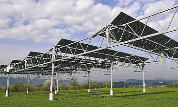 Ackerbau und Photovoltaik: Agri-PV-Pilotanlage in Heggelbach.