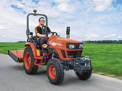 Bei der Serie EK1 handelt es sich um einen Co-Brand-Traktor, der in Zusammenarbeit mit dem indischen Traktorenhersteller Escorts Limited auf den Markt gebracht wird.