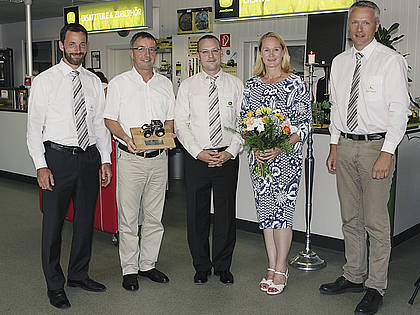 Gratulanten v.l.: Ulrich Wurzbacher, Bernd Gneist, Stefan Zerning, Dorothee Renzelmann und Alexander Berges.