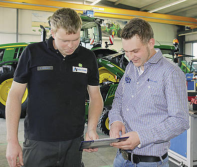 Lukas Scheid (rechts) ist künftig der Kundendienstleiter.

