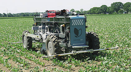 „Robo Cop“ im Rübenfeld: Agrarroboter auf Unkrautjagd
