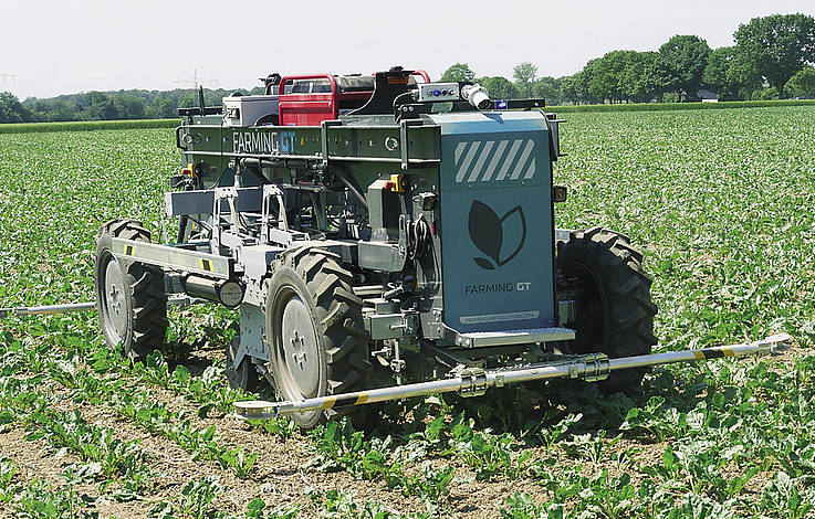 Hackroboter Farming GT mit variablen Spurbreiten von 1,35 bis 2,25 Metern.