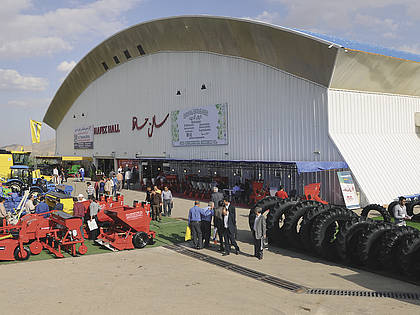 Die Landtechnikhalle der Messe Agrotech-Agropars im iranischen Shiraz beherbergte auch den deutschen Pavillon.
