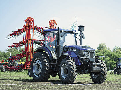 Die Achse Russland-China wird stärker: Der russische Landtechnikvertrieb der deutschen Ekotechnika AG führt jetzt chinesische Lovol-Traktoren im Programm.