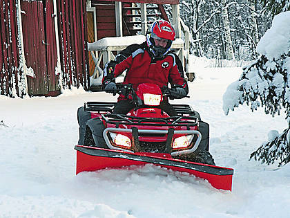 Honda bietet zusammen mit Tielbürger für ATV jetzt ein Schneeschild an.
