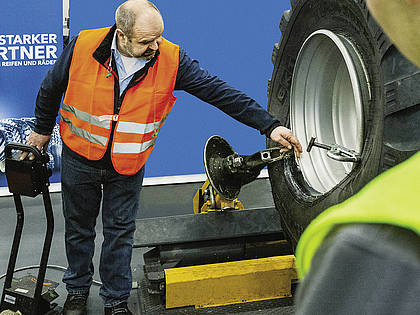 Das Grundlagentraining Reifenmontage vermittelt unter anderem Tipps zur Vermeidung von Montageschäden.