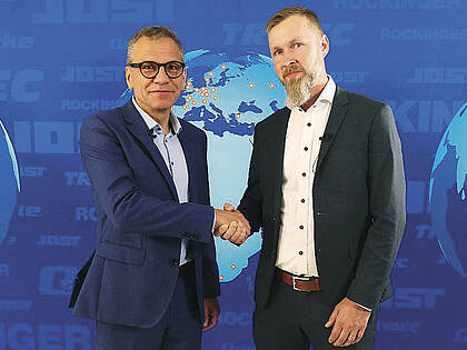 Joachim Dürr, Vorstandsvorsitzender der Jost Werke (l.) und Eero Viiki, LH Lift-Gesellschafter.