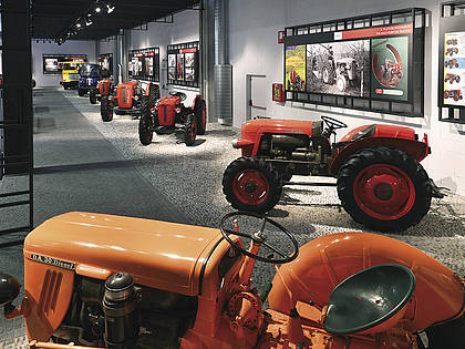 Das Museum zeigt viele Meilensteine der Firmengeschichte – vom ersten Cassani-Traktor aus dem Jahr 1927 bis hin zum ersten Explorer von 1983.