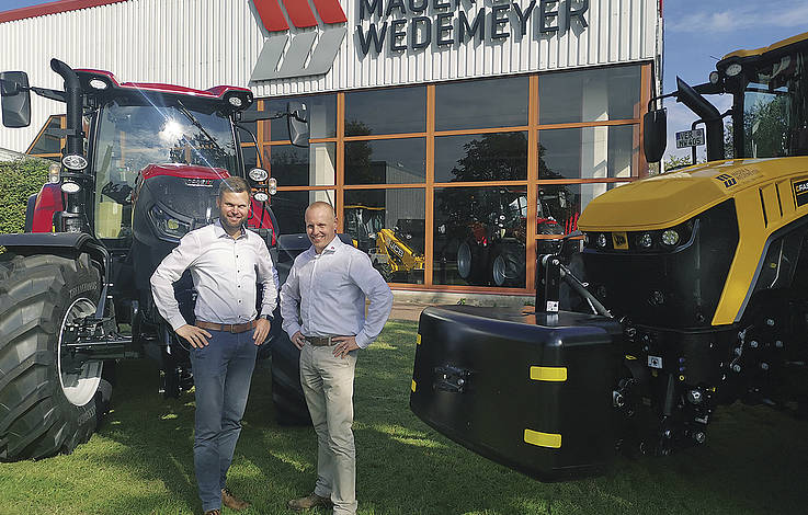 Nils Huhs (li.) ist seit April Bereichsleiter Landtechnik und Marius Sohns übernahm die Position des Verkaufsleiters.