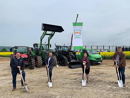 RWZ Raiffeisen: Baustart für ein neues Agrartechnik-Zentrum
