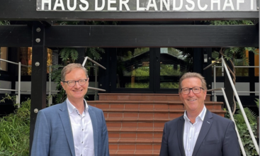 Künftiger und aktueller BGL-Hauptgeschäftsführer: Dr. Guido Glania und Dr. Robert Kloos beim Erstbesuch im Haus der Landschaft in Bad Honnef Ende Juni 2022.